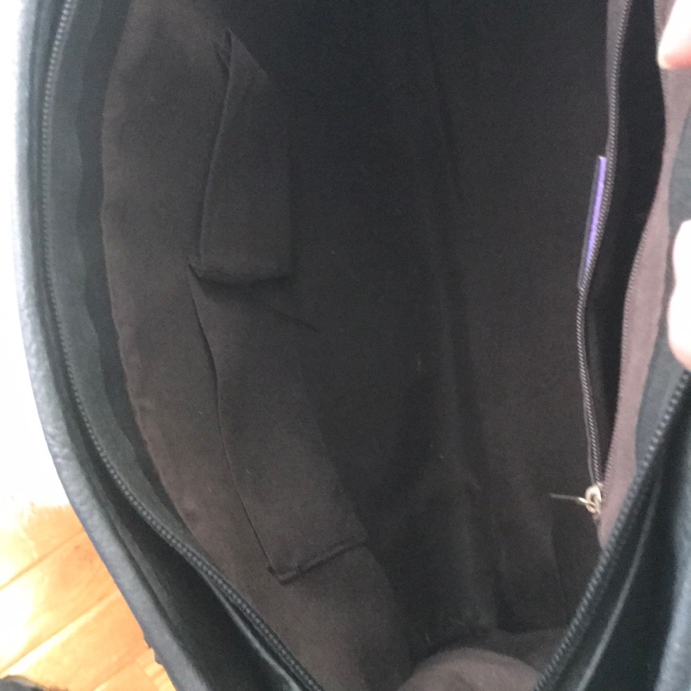 Black and White Mid Size Purse - Picture 4 of 9